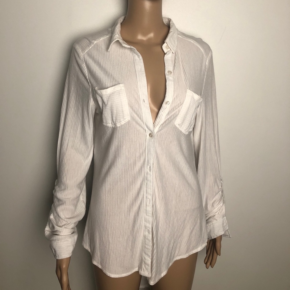 White button down long sleeve collard shirt